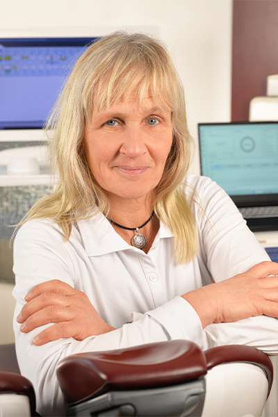 Praxis_Ibrahim-Bilder-Mitarbeiter-Annette-Raath.jpg